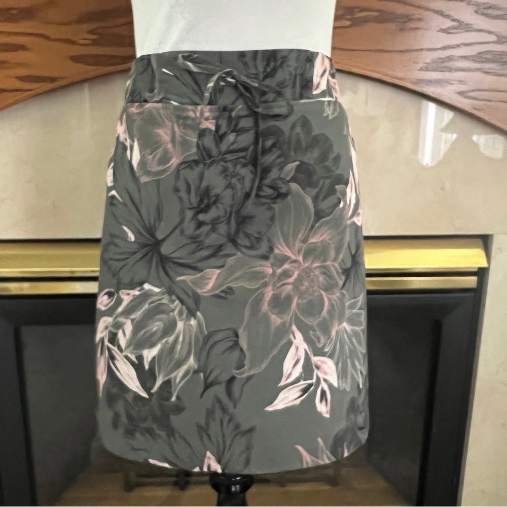 J. Jill Gray Floral Drawstring Skort with Pink Accents